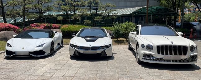 카드깡 일당이 구입한 람보르기니, BMW I8, 벤틀리 차량 / 사진=부산경찰청 제공