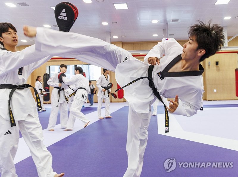 매서운 발차기 연습하는 태권도 대표팀 박태준 / 사진=연합뉴스