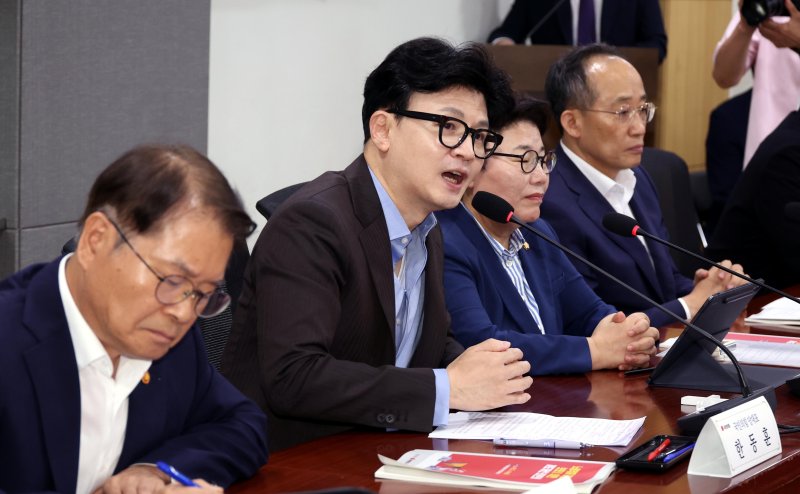 금투세 폐지론 충돌…여 "1400만 투자자 생각해야" VS 야 "폐지하면 내수 살아나나"