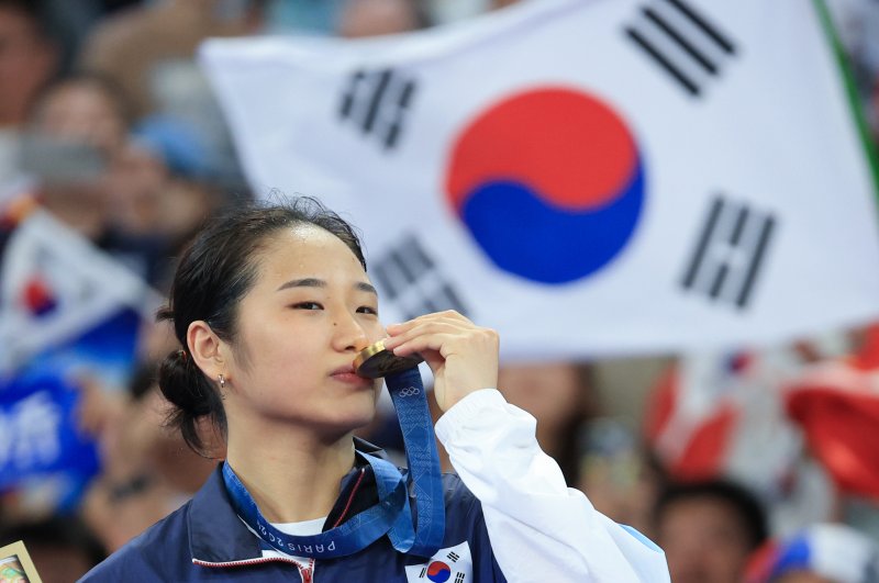 "한의사 비용 1100만원" "안세영 의견 경청"…배드민턴협회 첫 공식 입장 [파리올림픽]