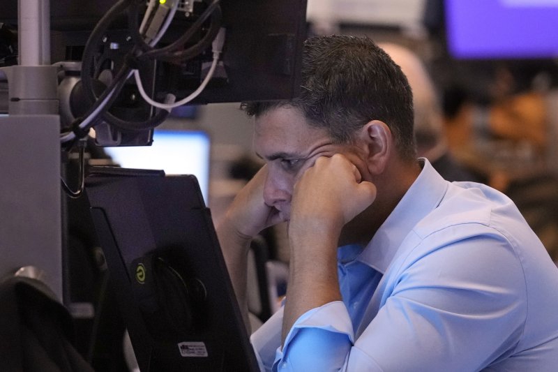 뉴욕 증시 3대 지수가 7일(현지시간) 막판 매도세 속에 하락 흐름으로 돌아섰다. 이날 여행, 인공지능(AI) 관련 주 낙폭이 특히 두드러졌다. AP 연합