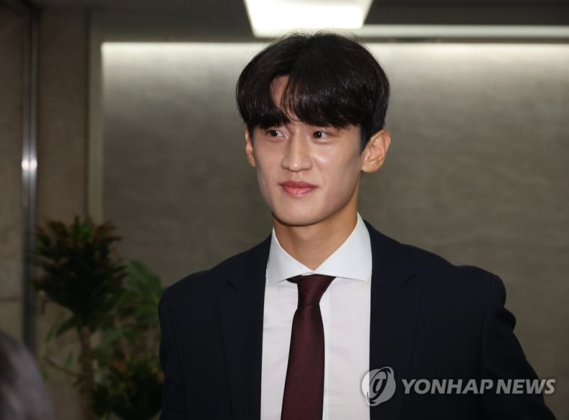 면접장 향하는 이대훈 면접장 향하는 이대훈 (서울=연합뉴스) 최재구 기자 = 국제올림픽위원회(IOC) 선수위원 한국 후보를 뽑는 1차 관문인 대한체육회 평가위원회 비공개 면접이 10일 서울 송파구 방이동 올림픽파크텔에서 열렸다. 태권도 이대훈 선수가 면접장으로 향하고 있다. 2023.8.10 jjaeck9@yna.co.kr (끝)