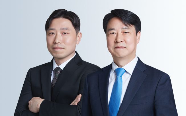 (왼쪽부터) 법무법인 YK 분당 분사무소 김대희 분사무소장, 이기석 대표변호사/사진=법무법인 YK 제공