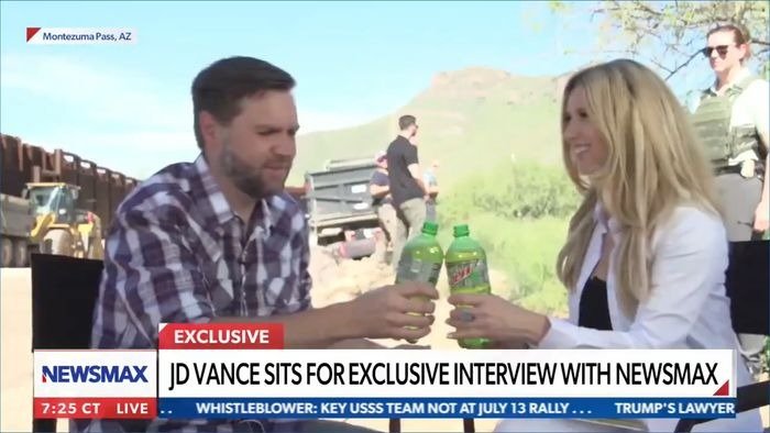 [서울=뉴시스]도널드 트럼프 전 미 대통령의 러닝메이트 JD 밴스 상원의원이 최근 한 인터뷰에서 다이어트 마운틴 듀를 즐겨마신다고 밝혔다.(출처=뉴스맥스, WSJ에서 재인용) 2024.8.8. *재판매 및 DB 금지