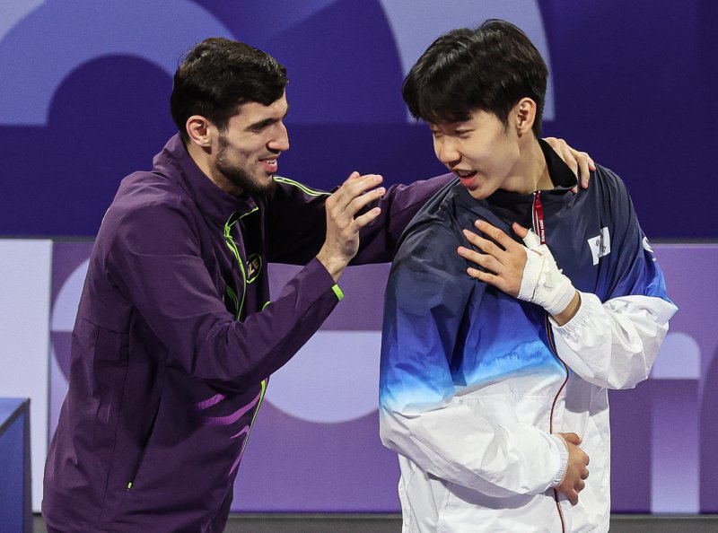 펜싱 이어 세계 랭커 4명 격파한 24위 김유진의 기적까지... “그랑팔레 너무 좋아”