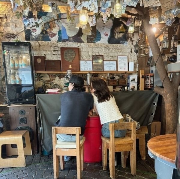 최정훈(왼쪽), 한지민