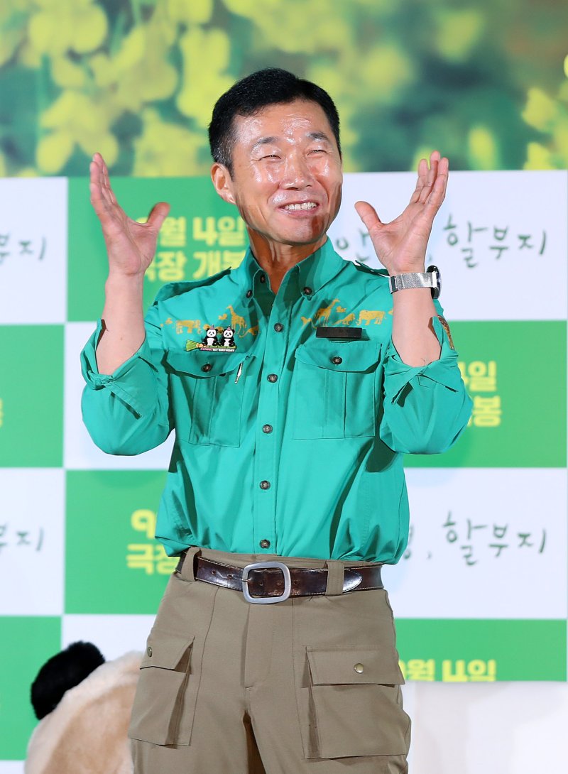 강바오 강철원 "푸바오 만남이 영화 된다니 안 믿겨요"