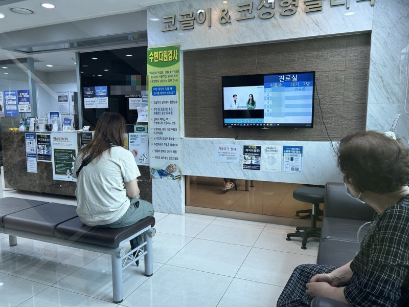 감기인 줄 알았는데 또?… 진단키트 찾아 약국&middot;편의점 뺑뺑이 [현장르포]