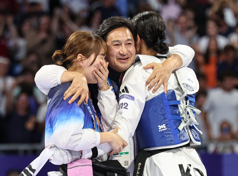 한국 태권도, 이틀 연속 금빛 포효... 김유진, 세계 1‧2‧4‧5위 모두 꺾는 대이변