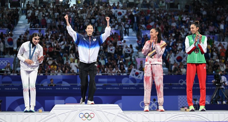 펜싱 이어 세계 랭커 4명 격파한 24위 김유진의 기적까지... “그랑팔레 너무 좋아”