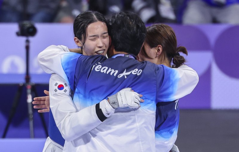 펜싱 이어 세계 랭커 4명 격파한 24위 김유진의 기적까지... “그랑팔레 너무 좋아”