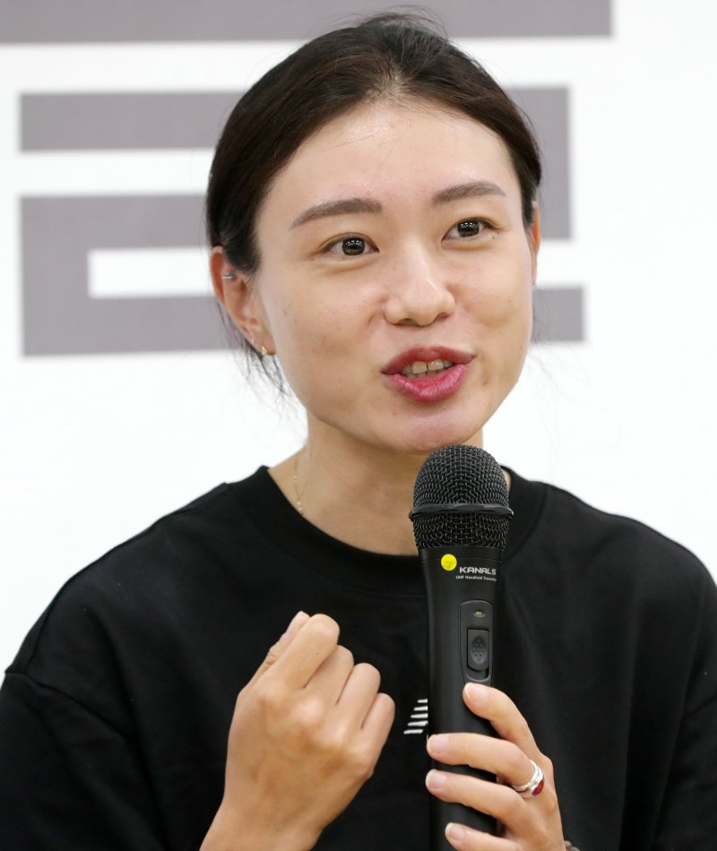 2024 파리 올림픽 사격 10m 공기권총 은메달리스트 김예지 선수(임실군청)가 9일 전북자치도 임실군 전북특별자치도종합사격장에서 열린 기자회견에서 질의에 답변을 하고 있다. 2024.8.9/뉴스1 ⓒ News1 유경석 기자