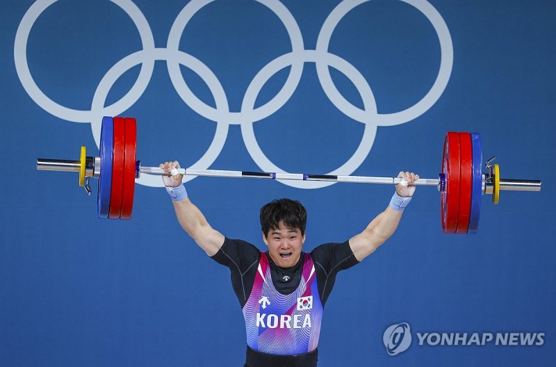 유동주, 있는 힘을 다해 (파리=연합뉴스) 신준희 기자 = 9일 오후(현지시간) 프랑스 파리 사우스파리아레나에서 열린 2024 파리올림픽 역도 남자 89㎏급에 출전한 유동주가 인상 3차시기를 성공시키고 있다. 2024.8.9 hama@yna.co.kr