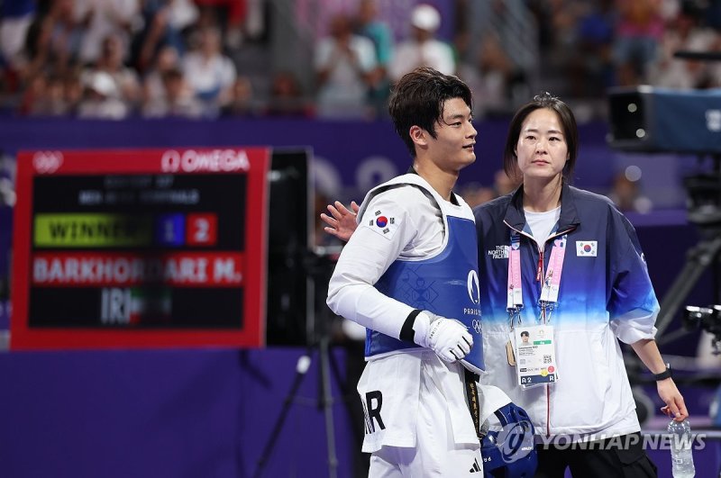 서건우 '아쉽다' 서건우 '아쉽다' (파리=연합뉴스) 임화영 기자 = 9일(현지시간) 프랑스 파리 그랑팔레에서 열린 2024 파리올림픽 태권도 남자 80kg급 준결승에서 한국 서건우가 이란 메흐란 바르호르다리와의 대결에서 패배해 아쉬워하고 있다. 2024.8.9 hwayoung7@yna.co.kr (끝)