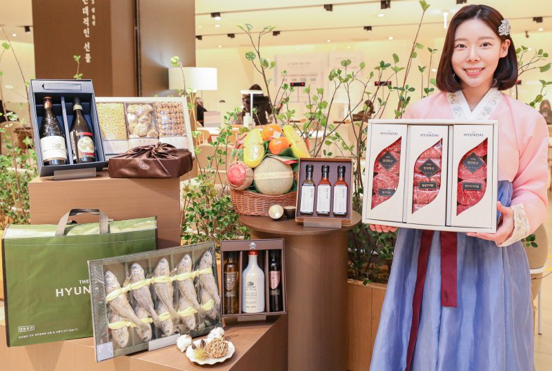 [서울=뉴시스] 현대백화점은 다음 달 16일까지 '2024년 추석 선물세트 예약 판매'를 진행한다. (사진=현대백화점 제공) *재판매 및 DB 금지