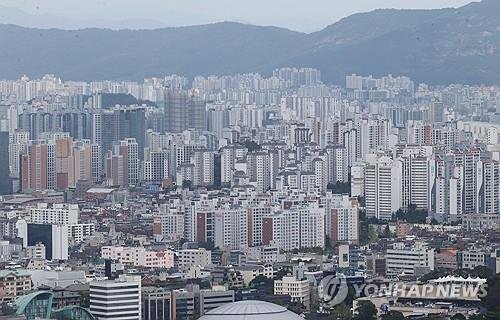 남산에서 바라본 아파트단지 모습. 연합뉴스