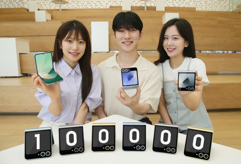 삼성전자 모델들이 '갤럭시 바꿔보상' 프로그램을 소개하고 있다. (사진=삼성전자 제공) *재판매 및 DB 금지