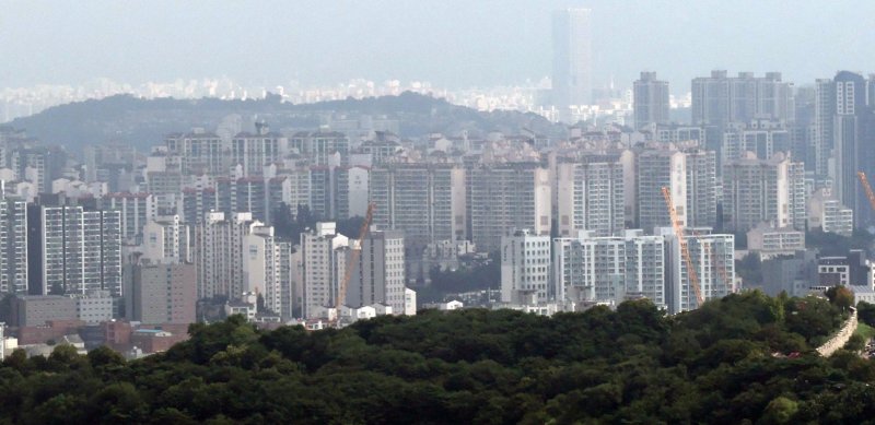 서울 남산에서 바라본 서울 시내 아파트 단지 모습. 연합뉴스