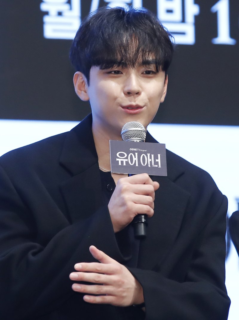 배우 김도훈이 12일 서울 구로구 더세인트에서 진행된 지니 TV 새 오리지널 드라마 '유어 아너' 제작발표회에서 인사말을 하고 있다. '유어 아너'는 자식을 위해 괴물이 되기로 한 두 아버지의 부성 본능 대치극이다. 2024.8.12/뉴스1 ⓒ News1 권현진 기자