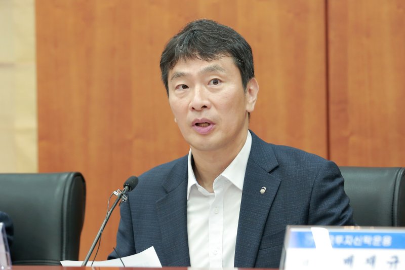 이복현 금융감독원장이 지난 8일 오전 금융투자협회에서 열린 '자산운용사 CEO 간담회'에 참석해 모두발언을 하고 있다. 사진=금융감독원 제공