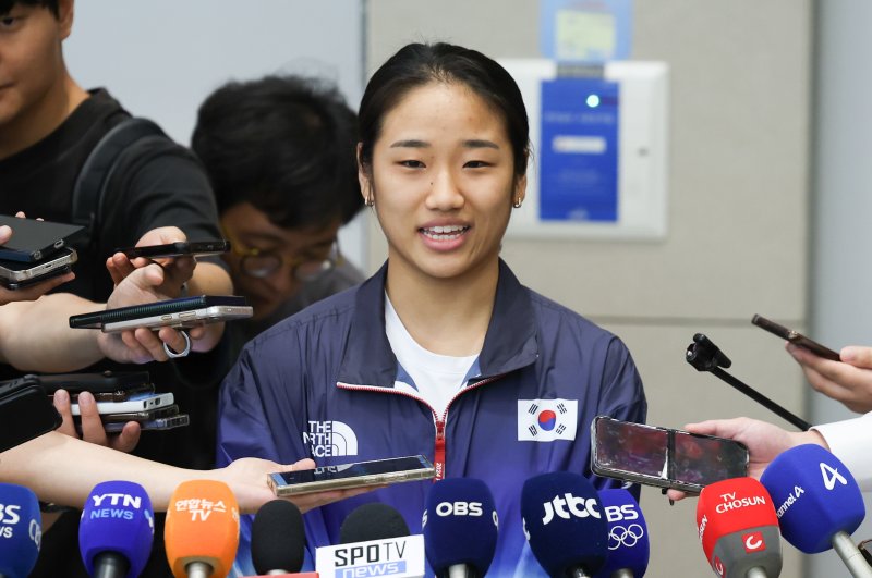 "선배 빨래 대신하고 방청소도"…안세영이 견딘 '분노의 7년'