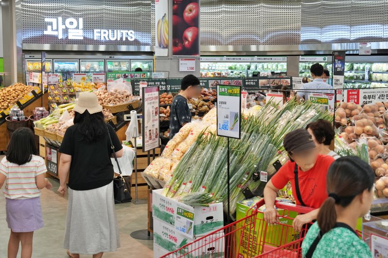 롯데마트 '광복절 황금연휴' 먹거리 쏜다