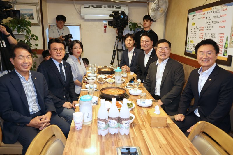 野6당 원내대표 만찬회동..."채상병 특검법 공동 보조"