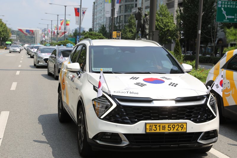 13일 송파구와 송파모범운전자회가 제79주년 광복절을 맞아 '호국영웅택시 카퍼레이드'를 진행하고 있다. 2024.8.13/뉴스1 ⓒ News1 신은빈 기자