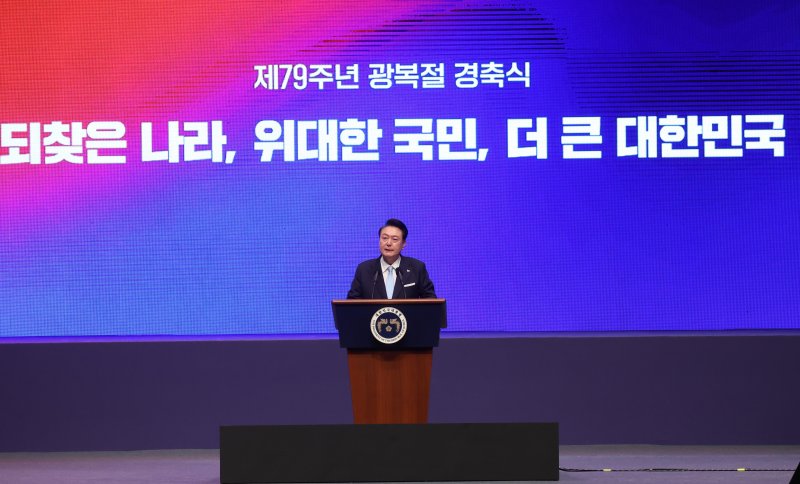 광복절에 日 야스쿠니 참배..尹정부 “반성 요구하되 ‘극일’ 해야”