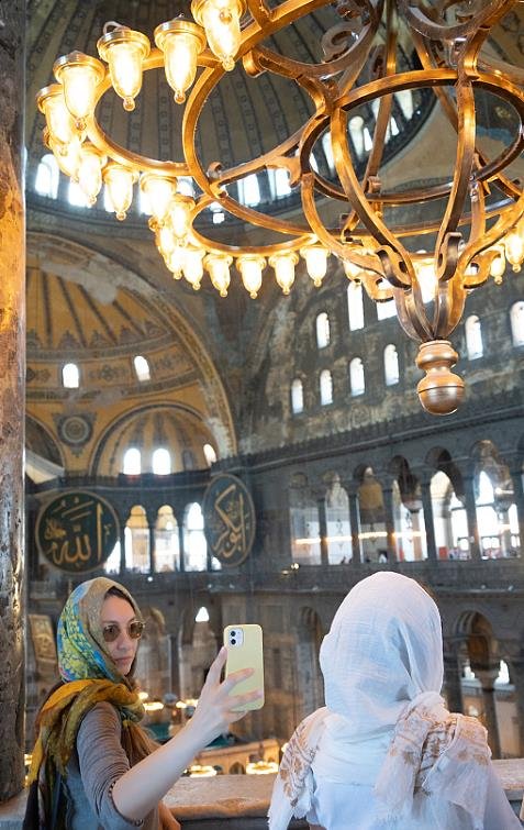 [imazine] 환승 여행의 최적지 이스탄불 ② 직항편보다 경유편이 좋은 이유 성 소피아를 찾은 관광객 [사진/성연재 기자]