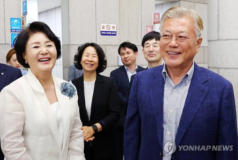 文 “민주당 확장 가로막는 편협·배타적 행태 단호히 배격해야”