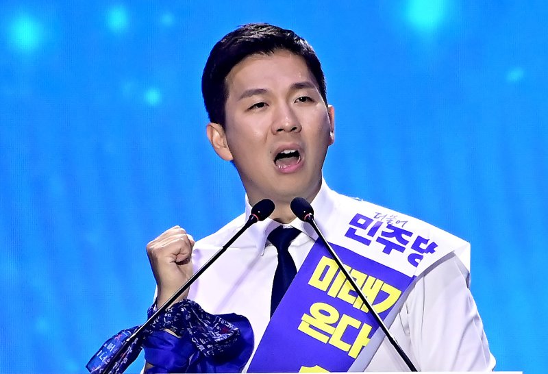 김지수 더불어민주당 대표 후보가 18일 오후 서울 송파구 KSPO DOME(올림픽체조경기장)에서 열린 제1차 정기전국당원대회에서 정견발표를 하고 있다.(공동취재)2024.8.18/뉴스1 ⓒ News1 김민지 기자