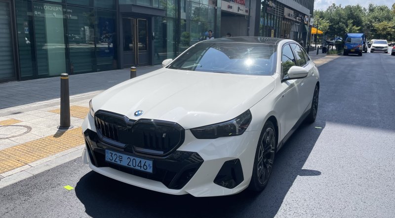 BMW코리아로부터 지원 받은 'i5 e드라이브40 M 스포츠 프로' 사진=권준호 기자