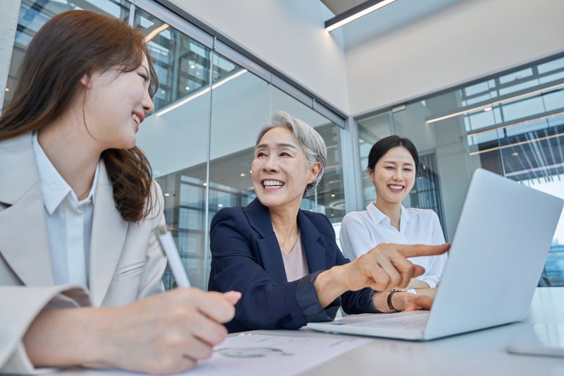 "100세 인생인데, 60이면 젊죠"..80살까지 일하고 싶다는 노인들 [인구절벽, 희망은 없나 ②]