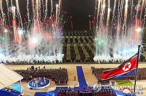 김정은, 신형 전술탄도미사일발사대 인계인수 기념식 참석 (평양 조선중앙통신=연합뉴스) 김정은 북한 국무위원장이 딸 주애와 함께 지난 4일 신형 전술탄도미사일무기체계 인계인수 기념식에 참석해 연설을 했다고 조선중앙통신이 5일 보도했다. 통신은 김 위원장이 250대의 신형전술탄도미사일발사대를 국경 제1선부대에 인도하는 연설 내용도 전했다. 2024.8.5 [국내에서만 사용가능. 재배포 금지. For Use Only in the Republic of Korea. No Redistribution] nkphoto@yna.co.kr