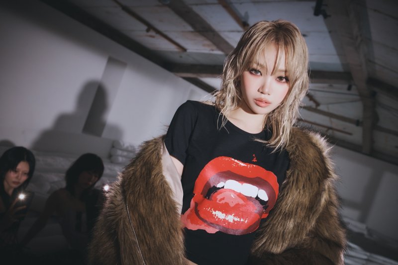 [서울=뉴시스]그룹 '르세라핌'(LE SSERAFIM) 미니 4집 '크레이지'(CRAZY) 콤팩트 버전 사진. (사진=쏘스뮤직 제공) 2024.08.19 photo@newsis.com *재판매 및 DB 금지