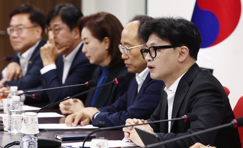 한동훈 국민의힘 대표가 19일 오전 서울 여의도 중앙당사에서 열린 최고위원회의에서 모두 발언을 하고 있다. 2024.8.19/뉴스1 ⓒ News1 김민지 기자