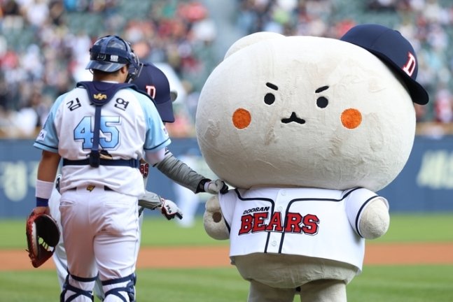 두산 베어스와 컬래버레이션 한 망그러진 곰 캐릭터 (두산 제공)