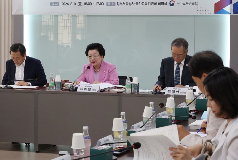 [서울=뉴시스] 김명원 기자 = 이배용 국가교육위원회위원장이 지난 9일 서울 종로구 정부서울청사에서 열린 국가교육위원회 회의에 참석해 발언하고 있다. 2024.08.09. kmx1105@newsis.com
