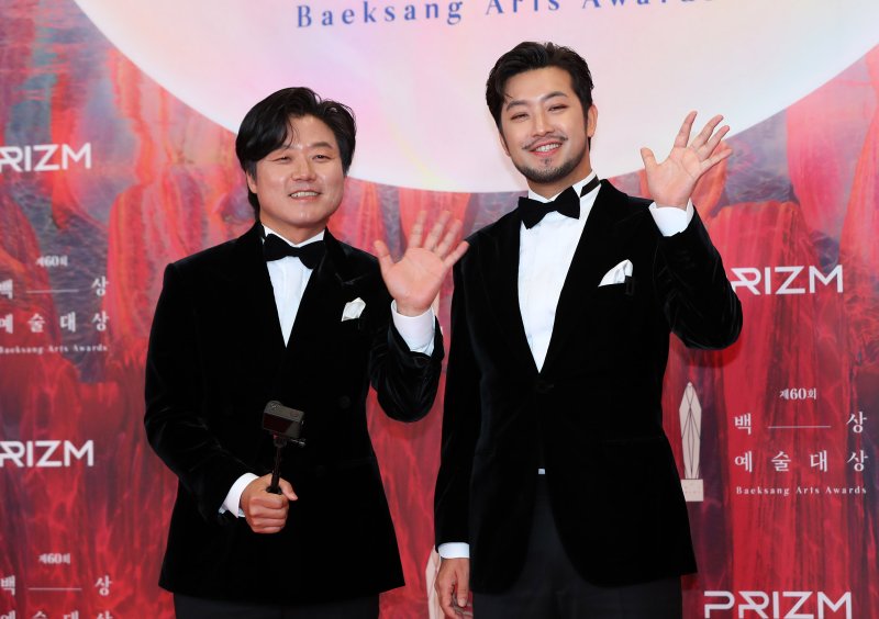 [서울=뉴시스] 김혜진 기자 = 나영석PD, 크리에이터 침착맨이 7일 오후 서울 강남구 코엑스에서 열린 제60회 백상예술대상 시상식에서 레드카펫을 밟고 있다. 2024.05.07. jini@newsis.com