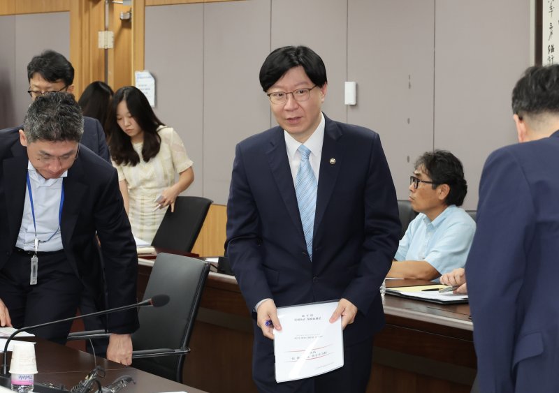 김소영 금융위원회 부위원장이 20일 서울 종로구 정부서울청사에서 열린 카드수수료 적격비용 제도개선 TF 회의에 참석하고 있다. 연합뉴스