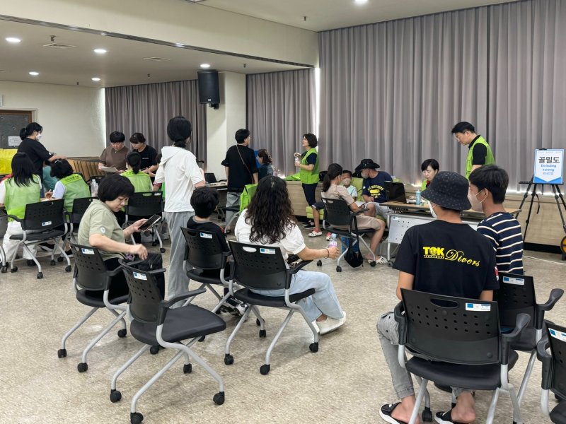 [세종=뉴시스]산단공이 외국인근로자 및 가족 건강검진을 지원한다.(사진=산단공 제공) *재판매 및 DB 금지