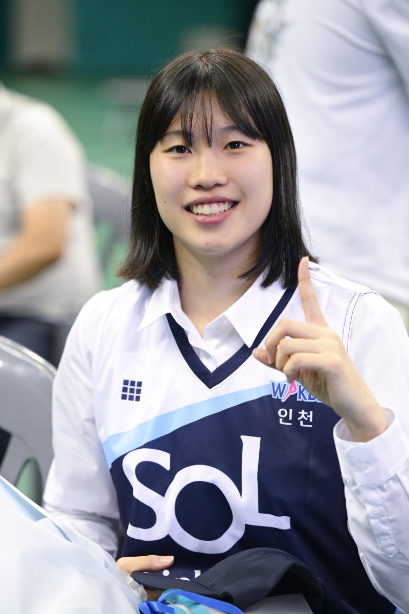 [부천=뉴시스] 2024~2025 한국여자농구연맹(WKBL) 신인선수 드래프트 전체 1순위로 인천 신한은행의 지명을 받은 홍유순. (사진=WKBL 제공)