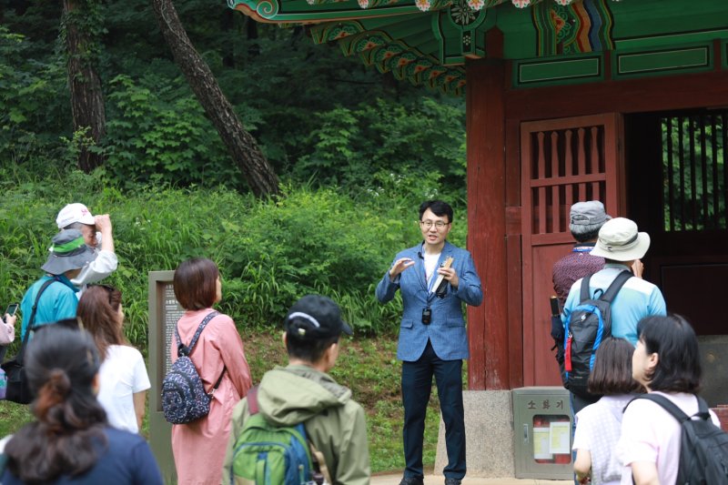 왕릉천행 왕실여인의 길 행사 모습. 국가유산청 제공