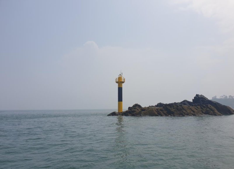 전북 군산시 옥도면 연도 암초에 설치된 항로표지.(사진은 기사 내용과 관련 없음) <뉴스1>