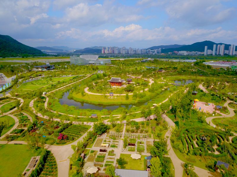 축구장 90개 규모(65㏊)를 자랑하는 국립세종수목원.