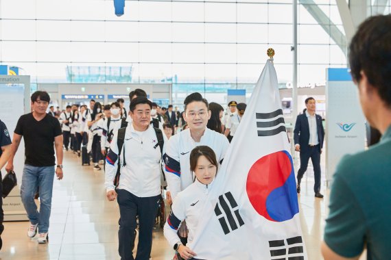 배동현 선수단장, 선수단 본진과 함께 프랑스 파리로 출국