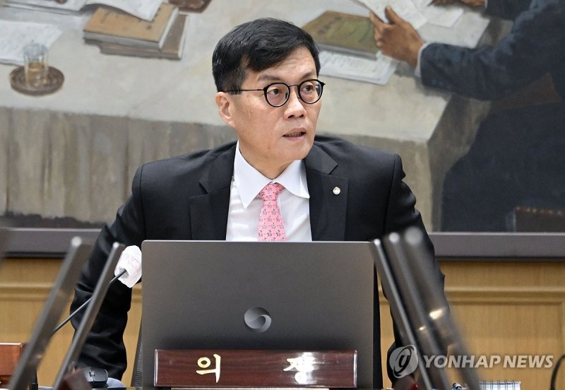 [속보] 이창용 "시장금리 하락에 평균 이자부담 0.25%p 감소 효과"