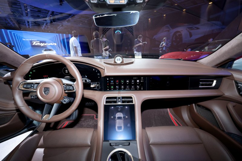 22일 오전 서울 용산구 그랜드 하얏트에서 열린 포르쉐코리아 신형 타이칸 국내 출시 행사에 타이칸 터보S 모델이 공개되고 있다. 2024.8.22/뉴스1 ⓒ News1 장수영 기자