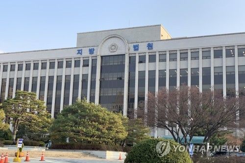 "돈 안 갚으면 가족 죽인다" 주택 담장 넘어 침입…'불법 추심' 30대 실형